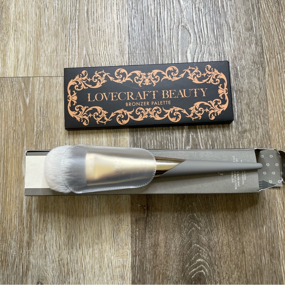 Lovecraft Beauty Bronzer Palette and brush